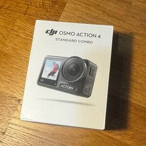 DJI Osmo Action 4 Standard Combo in Black